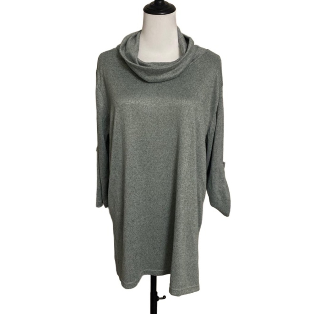 Runaway Bay lightweight tunic sweater light green